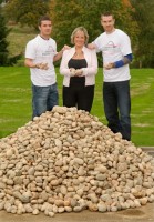 Team captains Barry Ferguson and Stephen McManus join cancer survivor Lynn Murray for the Beatson Pebble Appeal
